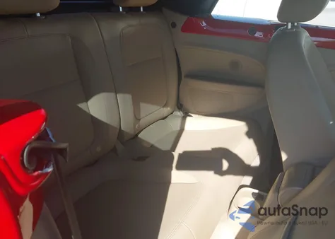 2014 Volkswagen Beetle 2.5L z USA, uszkodzony, nr VIN 3VW5P7ATXEM801815